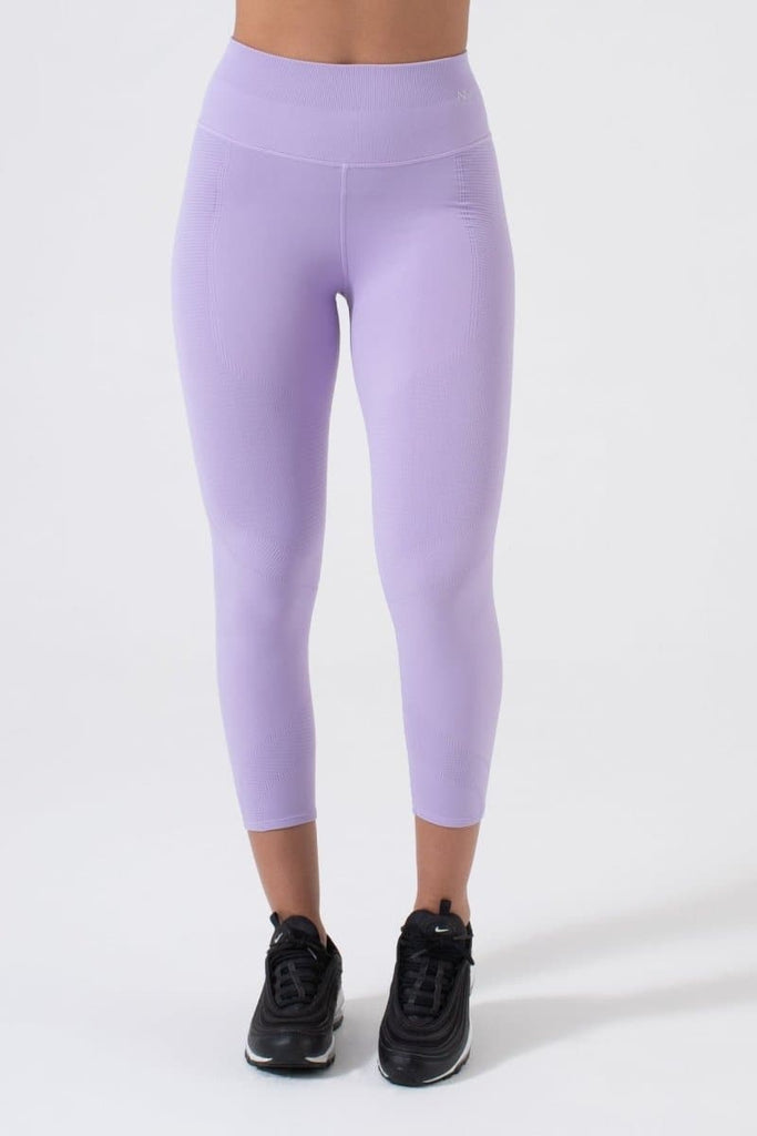 We love this awesome hot yoga outfit from Nux USA. Perfect for